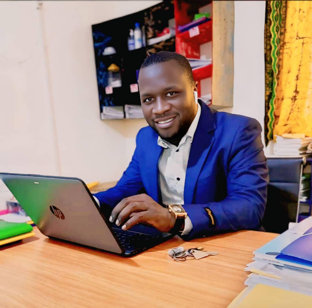 Directeur de Nikhma Bilingue School